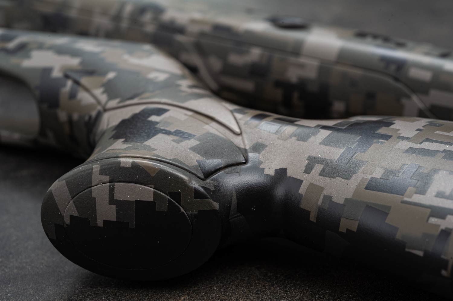 Camouflage crosse Merkel Digital Camo 4 couleurs + Montagnes stencils sur mesure Cerakote Shop - aerographe